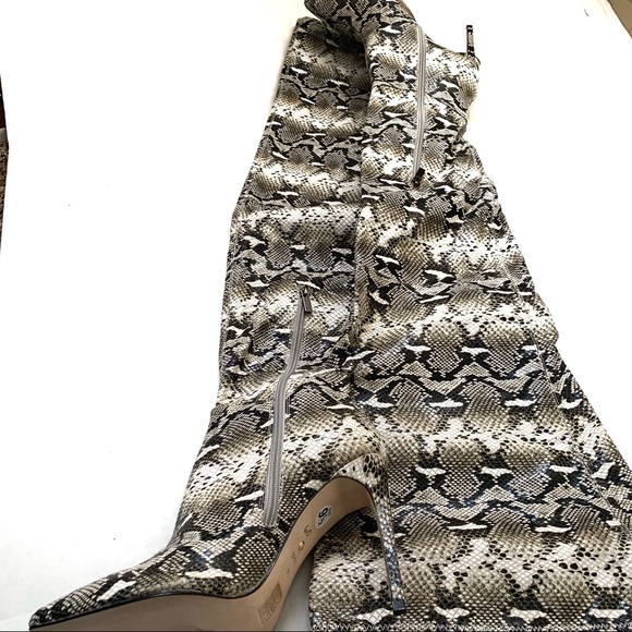 Raye Kai Thigh high Snakeprint Boot in Grey sz 9.5 - Picture 1 of 4